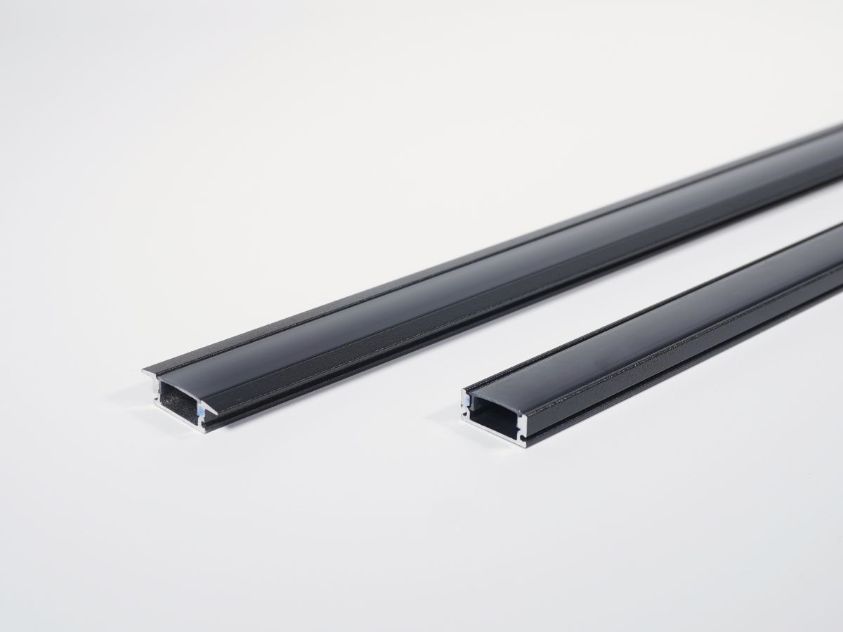 รางอลูมิเนียมสีดำ