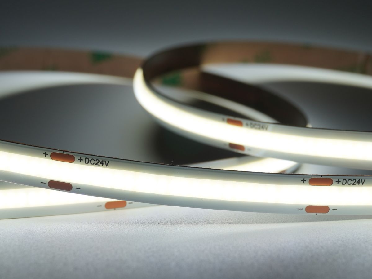 แสง 570 Lumen พอดีสำหรับห้องนอน ไม่จ้าเกินไป