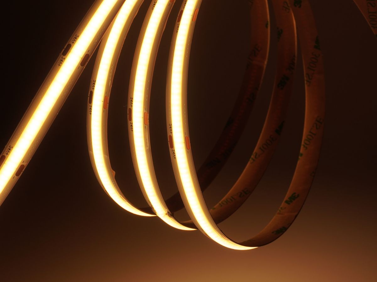 รุ่นวัตต์สูง สว่างจ้า 1260 Lumen/m เหมาะหลืบห่างฝ้า